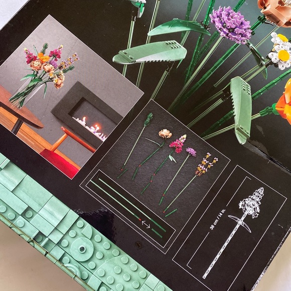 *SOLD* Lego Flower Bouquet Set | Botanical Collection - Picture 2 of 4
